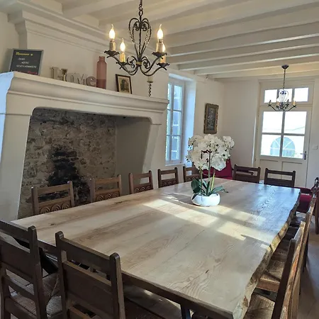 Guest house Chateau D'arts Saint-Saturnin-sur-Loire
