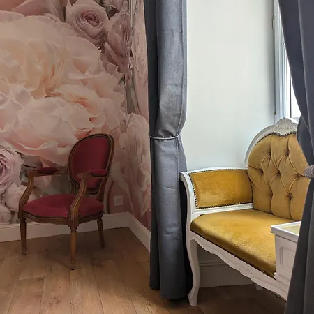 Гостевой дом Chateau D'arts Saint-Saturnin-sur-Loire